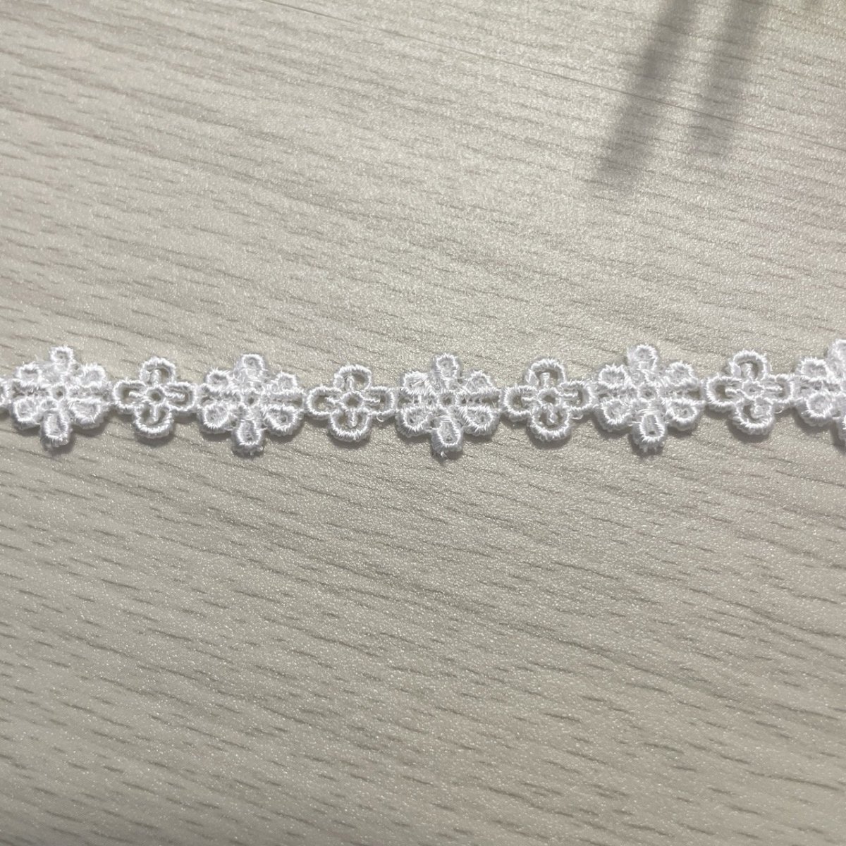 画像5: 【日本製】ケミカルレース　オフホワイト　幅1.1cm　大小の小花柄　 3m (5)