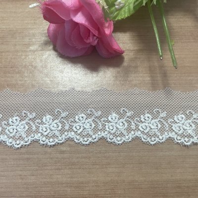 画像2: 【美しい日本製】チュールレース　オフホワイト　幅3.2cm　キュートな薔薇柄　3ｍ巻！