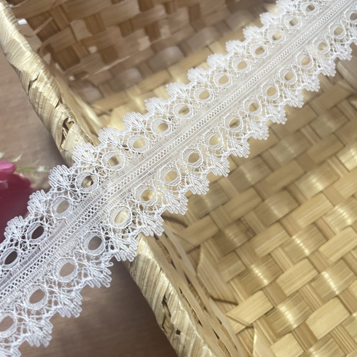 画像6: 【繊細な日本製】ラッセルレース　ホワイト　幅3.7cm大人気リボン通し両山レース　5ｍ (6)