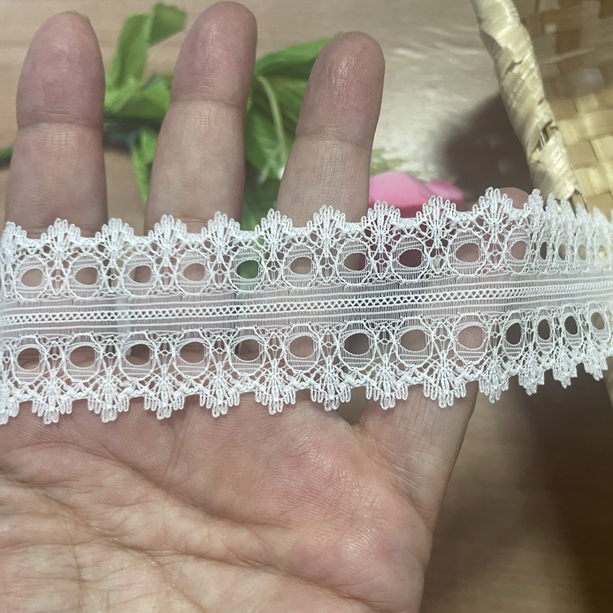 画像3: 【繊細な日本製】ラッセルレース　オフホワイト　幅3.7cm大人気リボン通し両山レース　5ｍ (3)