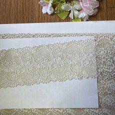 画像2: 【高品質な日本製】ラッセルストレッチレース　スキンベージュ　180ｍ！幅8.2ｃｍ薔薇柄　 (2)