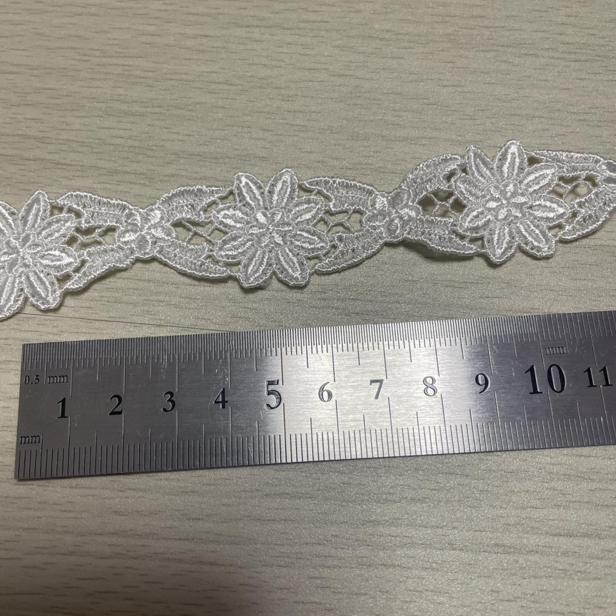 画像3: 【日本製】３ｍ巻！幅2.7cmお花とリボンのかわいいケミカルレース　オフホワイト (3)