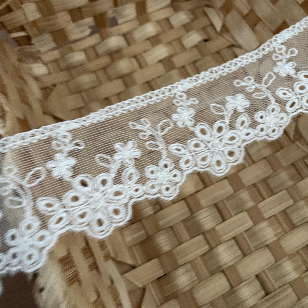 画像5: 現品限り【日本製】チュールレース　オフホワイト　幅4.5cm　5.5ｍ　可愛い小花柄 (5)