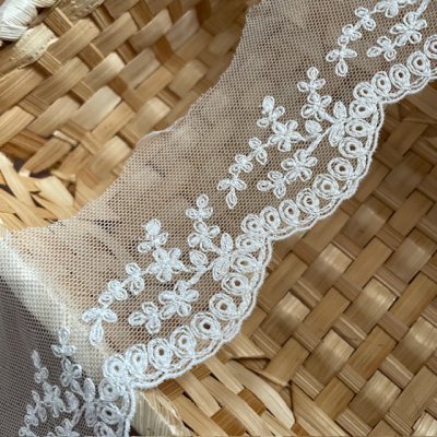 画像3: 現品限り【日本製】チュールレース　オフホワイト　幅5.7cm　5.5ｍ　可愛い小花柄
