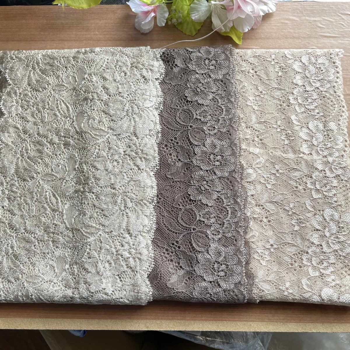 画像2: 【クリックポスト送料無料】1100円!ベージュブラウン系ラッセルストレッチレース2m×３点セット高品質な日本製 (2)