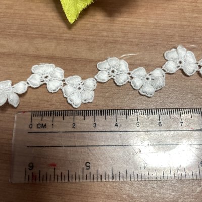 画像3: 【日本製】綿ケミカルレース　オフホワイト幅1.4cmペアの小花柄　1ｍ巻　