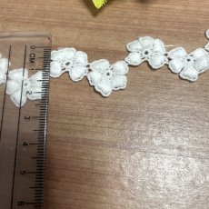画像3: 【日本製】綿ケミカルレース　オフホワイト幅1.4cmペアの小花柄　1ｍ巻　 (3)