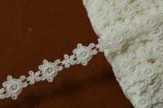 画像6: 【日本製】綿ケミカルレース　オフホワイト幅2cm薔薇と小花柄　1ｍ巻　 (6)