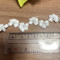 画像4: 【日本製】綿ケミカルレース　オフホワイト幅1.4cmペアの小花柄　1ｍ巻　 (4)