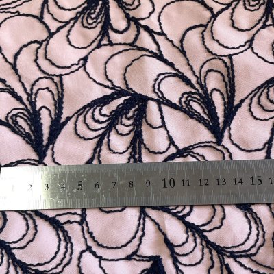 画像1: 1点限り【高品質な日本製】約幅130cm!広幅刺繍レース 幾何学模様柄ピンク紺色 8m