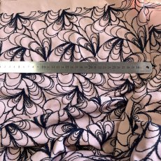 画像6: 1点限り【高品質な日本製】約幅130cm!広幅刺繍レース 幾何学模様柄ピンク紺色 8m (6)