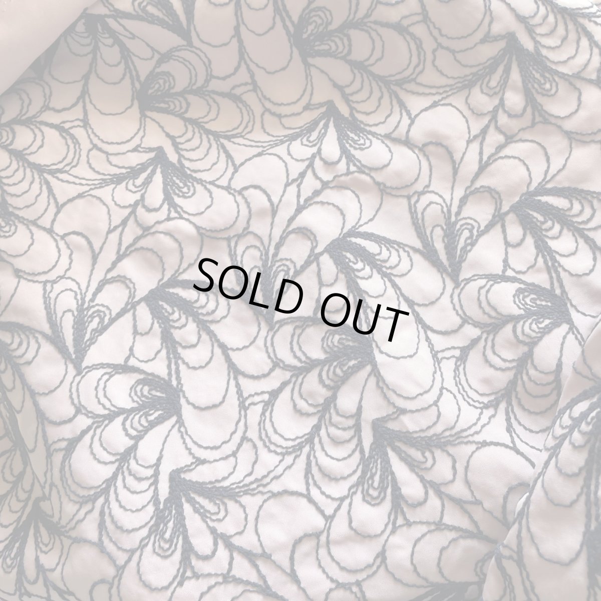 画像1: 1点限り【高品質な日本製】約幅130cm!広幅刺繍レース 幾何学模様柄ピンク紺色 8m (1)