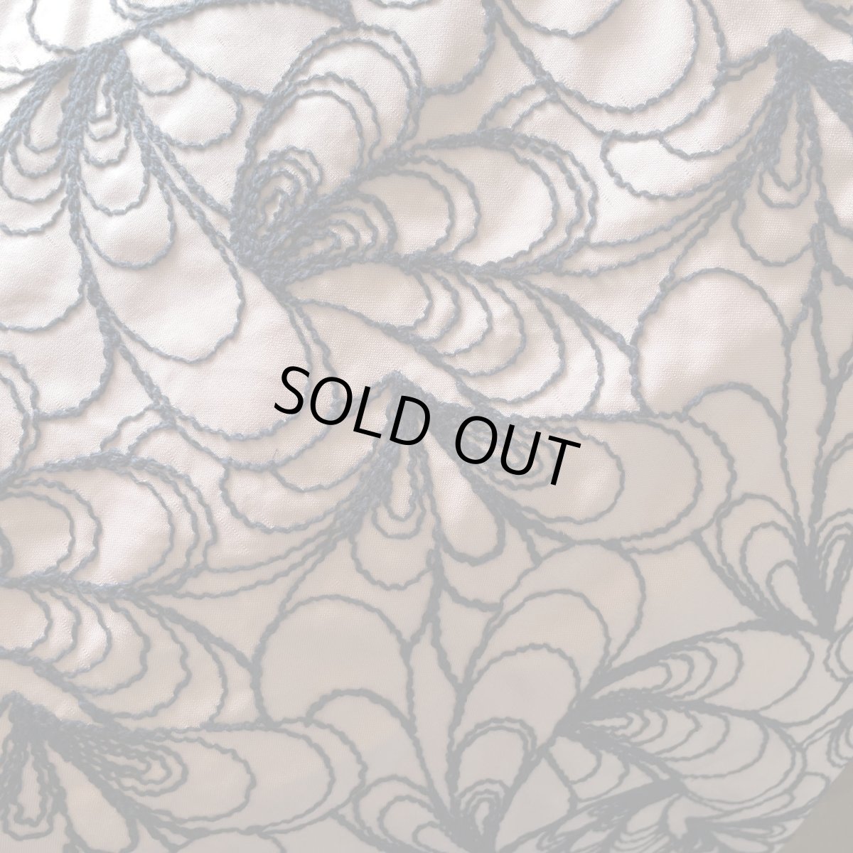 画像5: 1点限り【高品質な日本製】約幅130cm!広幅刺繍レース 幾何学模様柄ピンク紺色 8m (5)