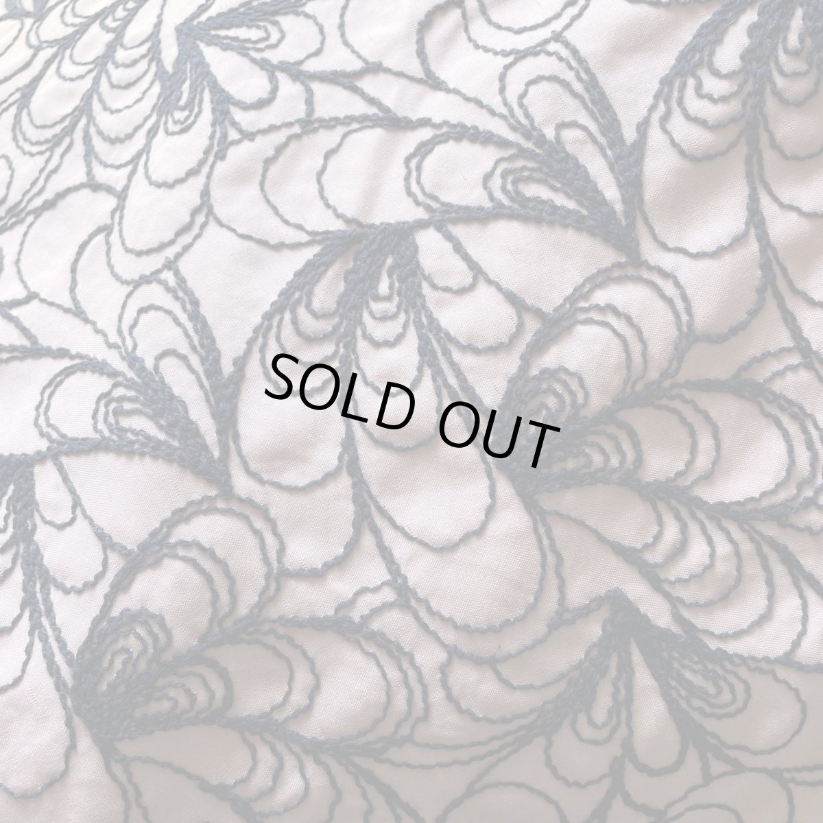 画像4: 1点限り【高品質な日本製】約幅130cm!広幅刺繍レース 幾何学模様柄ピンク紺色 8m (4)