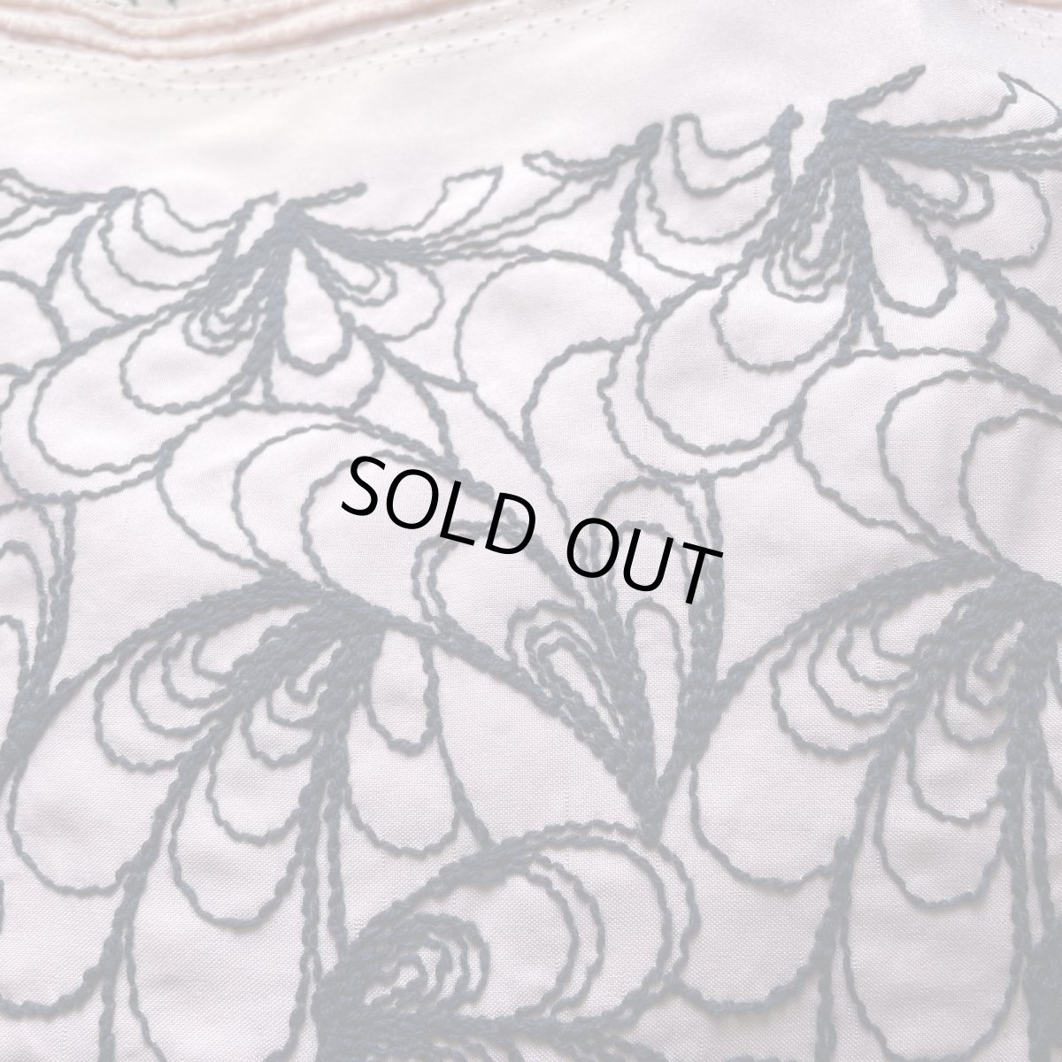 画像3: 1点限り【高品質な日本製】約幅130cm!広幅刺繍レース 幾何学模様柄ピンク紺色 8m (3)