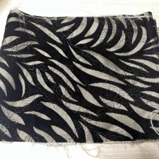 画像4: 【日本製】刺繍レース生地　約17cm×約100cm　ゼブラ風柄起毛生地 (4)