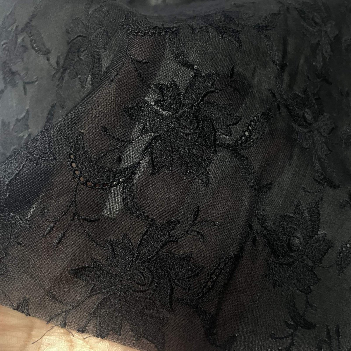 画像4: 【日本製】刺繍レース生地　約25cm×約100cm　薔薇刺繍レース　ブラック (4)