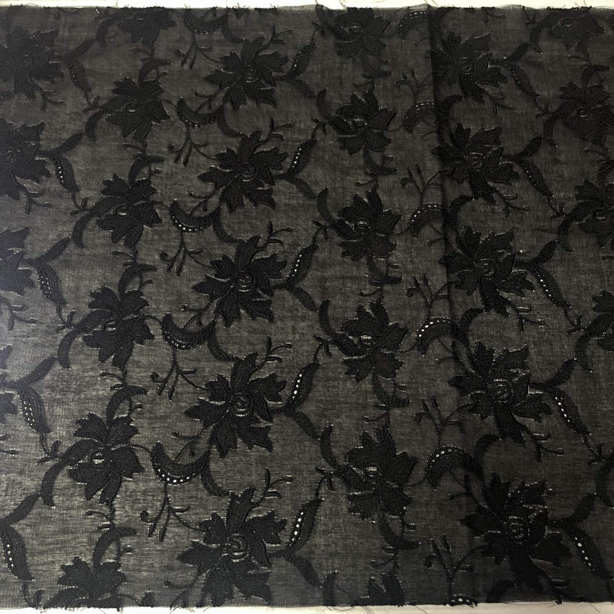 画像2: 【日本製】刺繍レース生地　約25cm×約100cm　薔薇刺繍レース　ブラック (2)