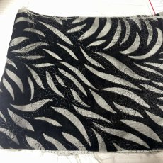 画像3: 【日本製】刺繍レース生地　約17cm×約100cm　ゼブラ風柄起毛生地 (3)