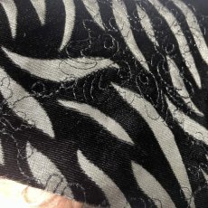 画像2: 【日本製】刺繍レース生地　約17cm×約100cm　ゼブラ風柄起毛生地 (2)