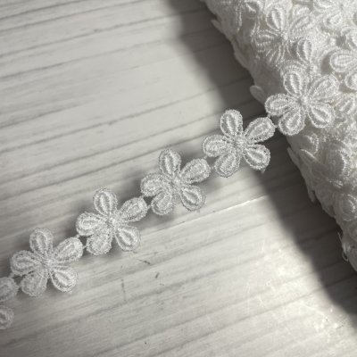 画像3: 【日本製】綿ケミカルレース　オフホワイト　幅1.9cm小花柄　
