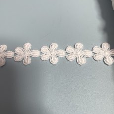 画像2: 【日本製】綿ケミカルレース　オフホワイト　幅1.9cm小花柄　 (2)