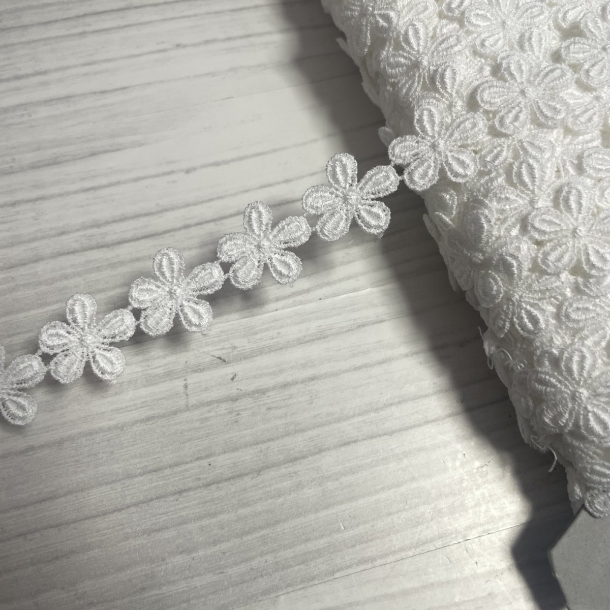 画像6: 【日本製】綿ケミカルレース　オフホワイト　幅1.9cm小花柄　 (6)
