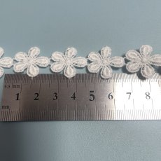 画像5: 【日本製】綿ケミカルレース　オフホワイト　幅1.9cm小花柄　 (5)