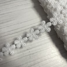 画像1: 【日本製】綿ケミカルレース　オフホワイト　幅1.9cm小花柄　 (1)