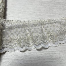 画像3: 【日本製】フリルが可愛いラッセルフリルレース　ホワイトゴールドラメ　幅6.6cm小花柄　5m巻　衣装に (3)