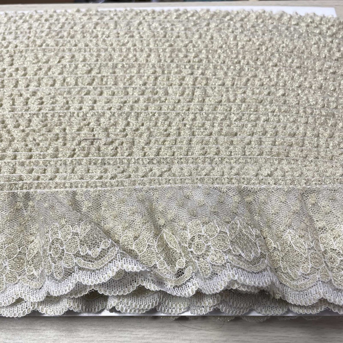 画像5: 【日本製】フリルが可愛いラッセルフリルレース　ホワイトゴールドラメ　幅6.6cm小花柄　5m巻　衣装に (5)