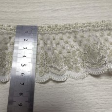 画像2: 【日本製】フリルが可愛いラッセルフリルレース　ホワイトゴールドラメ　幅6.6cm小花柄　5m巻　衣装に (2)