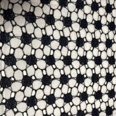 画像3: 【日本製】刺繍レース生地　約38cm×約100cm　花柄刺繍レース　ブラックオフホワイト (3)