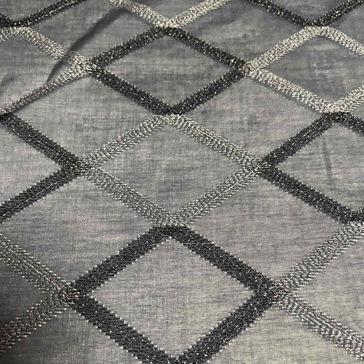 画像2: 【日本製】刺繍レース生地　約24cm×約100cm　ダイヤ柄刺繍レース　 (2)