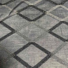 画像2: 【日本製】刺繍レース生地　約24cm×約100cm　ダイヤ柄刺繍レース　 (2)