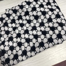 画像4: 【日本製】刺繍レース生地　約38cm×約100cm　花柄刺繍レース　ブラックオフホワイト (4)