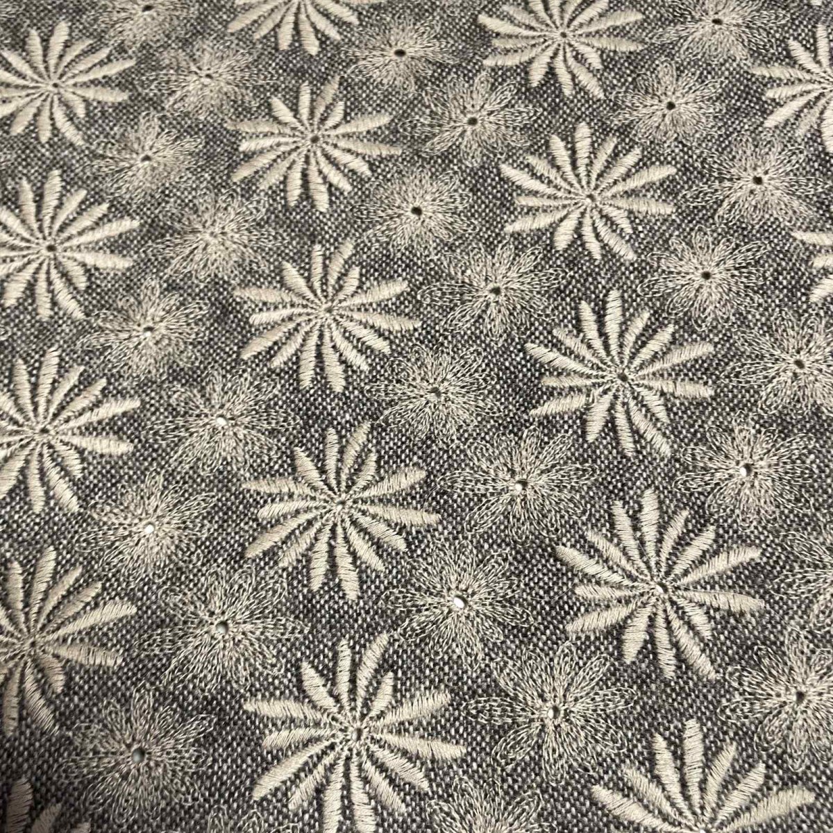 画像3: 【日本製】刺繍レース生地　約25cm×約50cm　花柄刺繍レース　 (3)