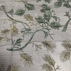 画像1: 【日本製】刺繍レース生地　約20cm×約130cm　クジャクの羽みたいな葉っぱ柄刺繍レース　ブラックみどり (1)