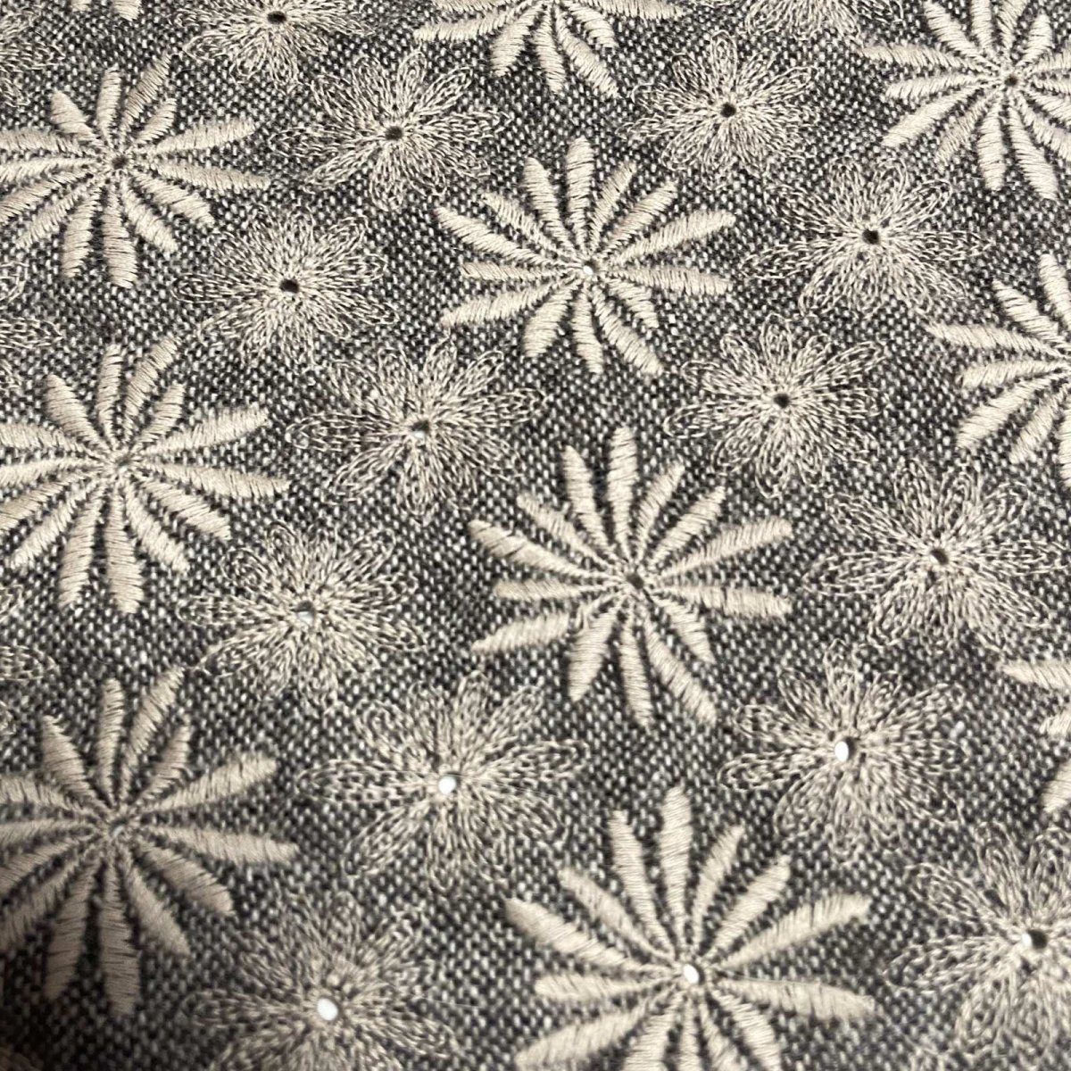 画像2: 【日本製】刺繍レース生地　約25cm×約50cm　花柄刺繍レース　 (2)