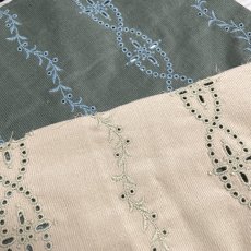 画像1: 【日本製】刺繍レース生地　約25cm×約40cm×2色　スエードっぽい花柄刺繍レース　ベージュとグリーン (1)