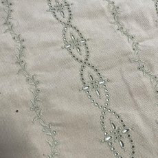 画像3: 【日本製】刺繍レース生地　約25cm×約40cm×2色　スエードっぽい花柄刺繍レース　ベージュとグリーン (3)