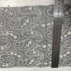 画像2: 【日本製】刺繍レース生地　約20cm×約130cm　ペーズリー柄柄刺繍レース　ブラックオフホワイト (2)