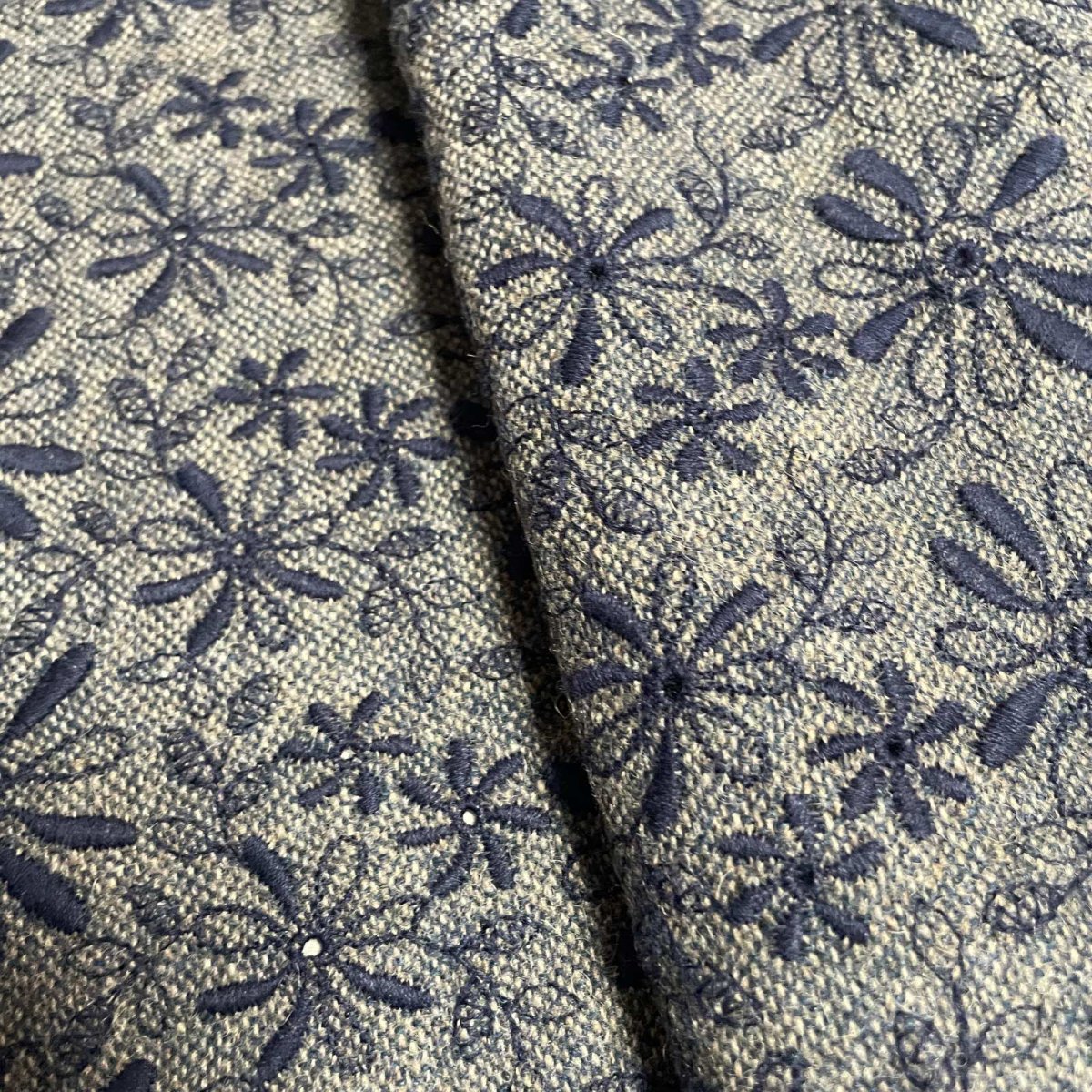 画像1: 【日本製】刺繍レース生地　約25cm×約50cm　花柄刺繍レース　 (1)