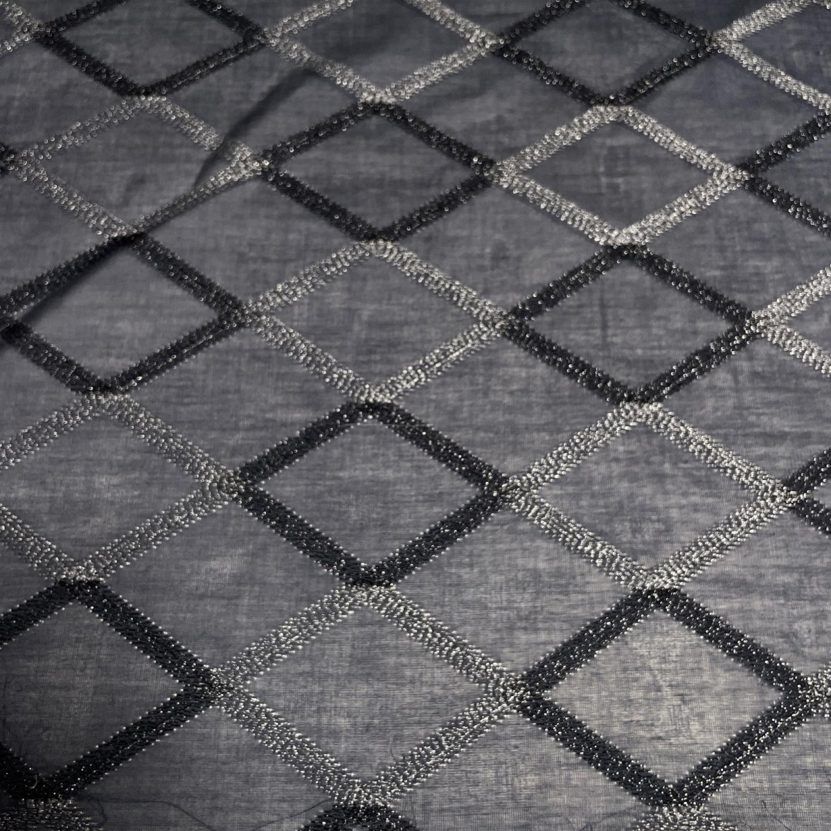 画像1: 【日本製】刺繍レース生地　約24cm×約100cm　ダイヤ柄刺繍レース　 (1)