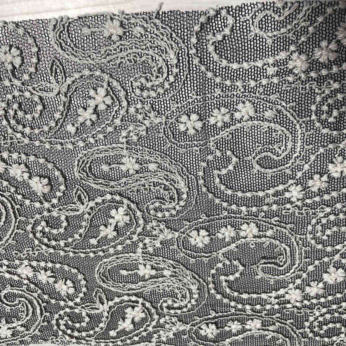 画像1: 【日本製】刺繍レース生地　約20cm×約130cm　ペーズリー柄柄刺繍レース　ブラックオフホワイト (1)