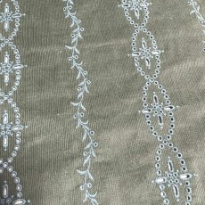 画像5: 【日本製】刺繍レース生地　約25cm×約40cm×2色　スエードっぽい花柄刺繍レース　ベージュとグリーン (5)