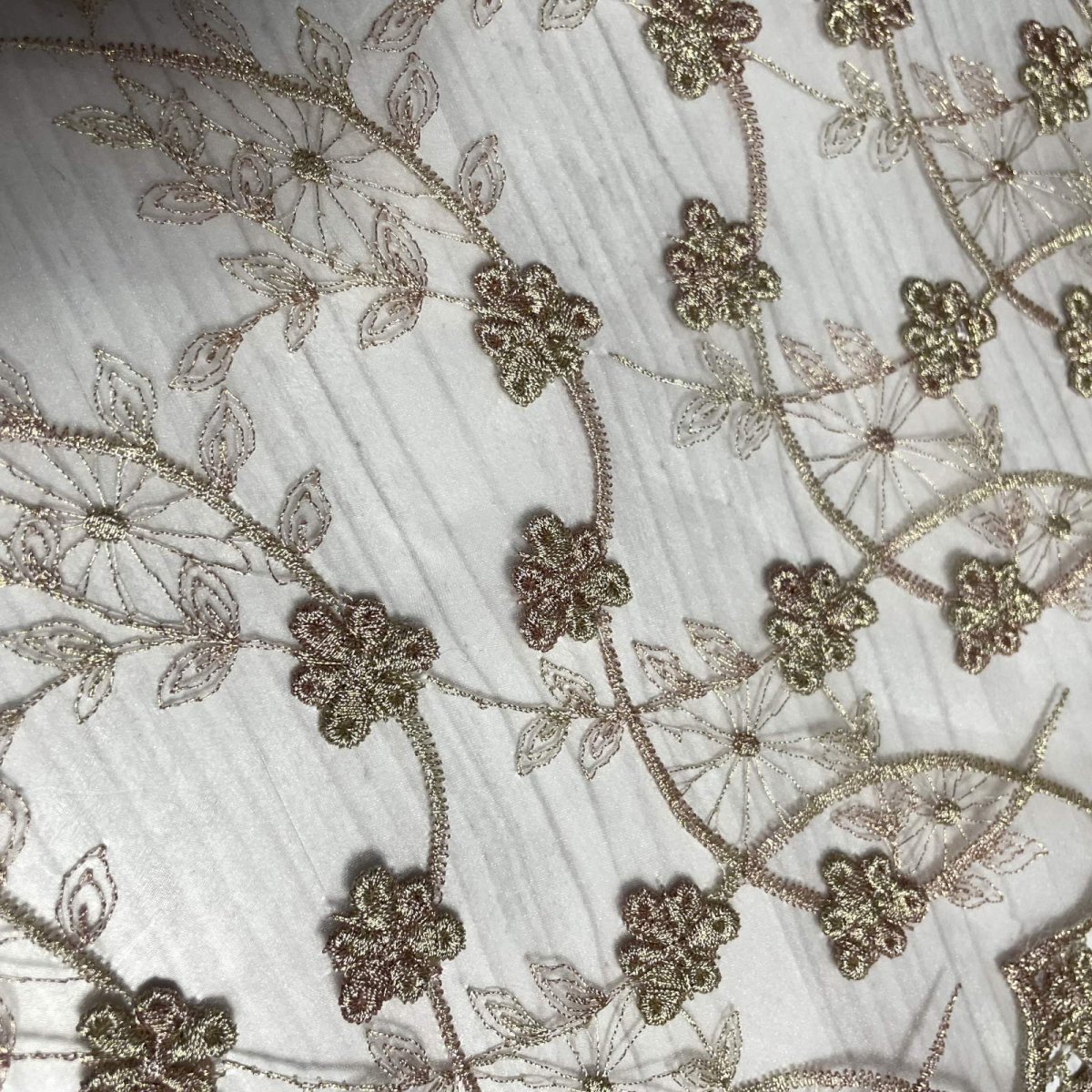 画像3: 刺繍レース生地　約40cm×約138cm　ラメ花柄刺繍レースケミカルレース　ゴールド　 (3)
