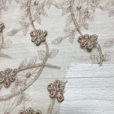画像9: 刺繍レース生地　約40cm×約138cm　ラメ花柄刺繍レースケミカルレース　ゴールド　 (9)