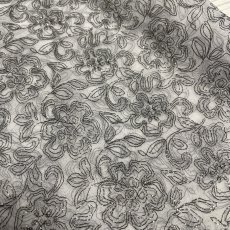 画像2: 【日本製】刺繍レース生地　約25cm×約100cm　ラメ花柄刺繍レース　 (2)