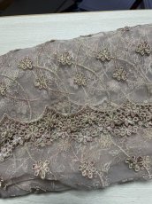 画像8: 刺繍レース生地　約40cm×約138cm　ラメ花柄刺繍レースケミカルレース　ゴールド　 (8)